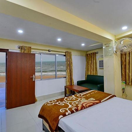 Marina Beach House Hotell Puri Exteriör bild