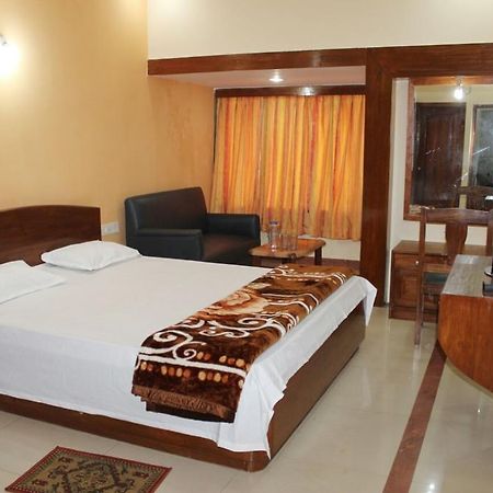 Marina Beach House Hotell Puri Exteriör bild