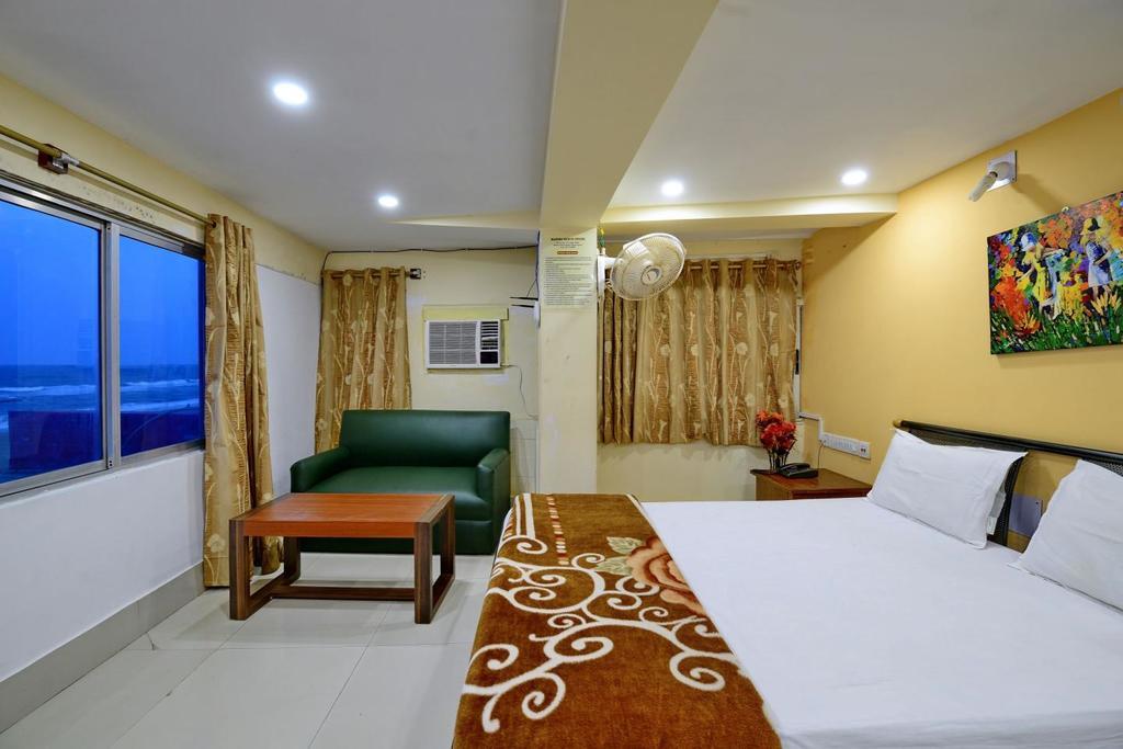 Marina Beach House Hotell Puri Exteriör bild