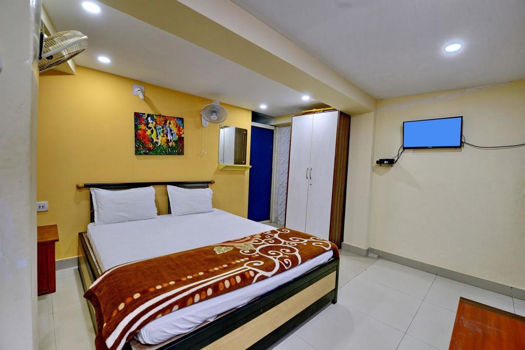 Marina Beach House Hotell Puri Exteriör bild