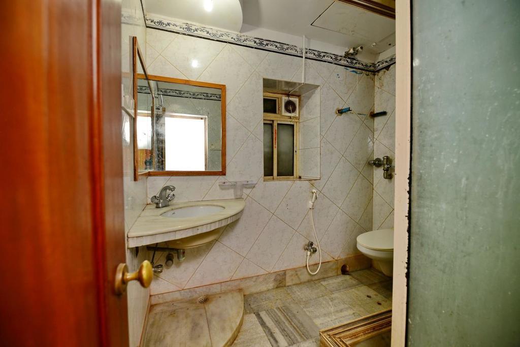 Marina Beach House Hotell Puri Exteriör bild