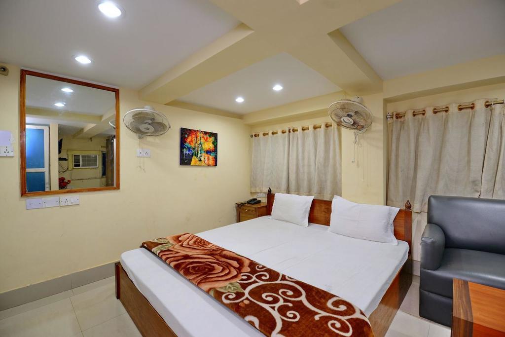 Marina Beach House Hotell Puri Exteriör bild