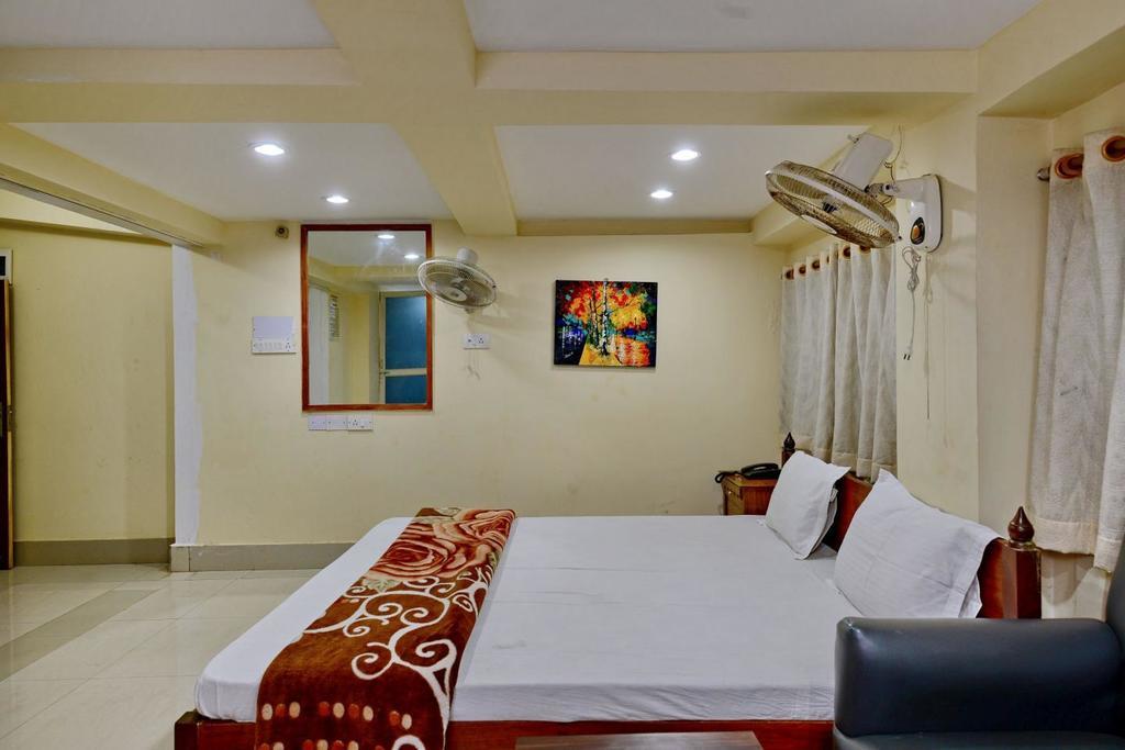 Marina Beach House Hotell Puri Exteriör bild