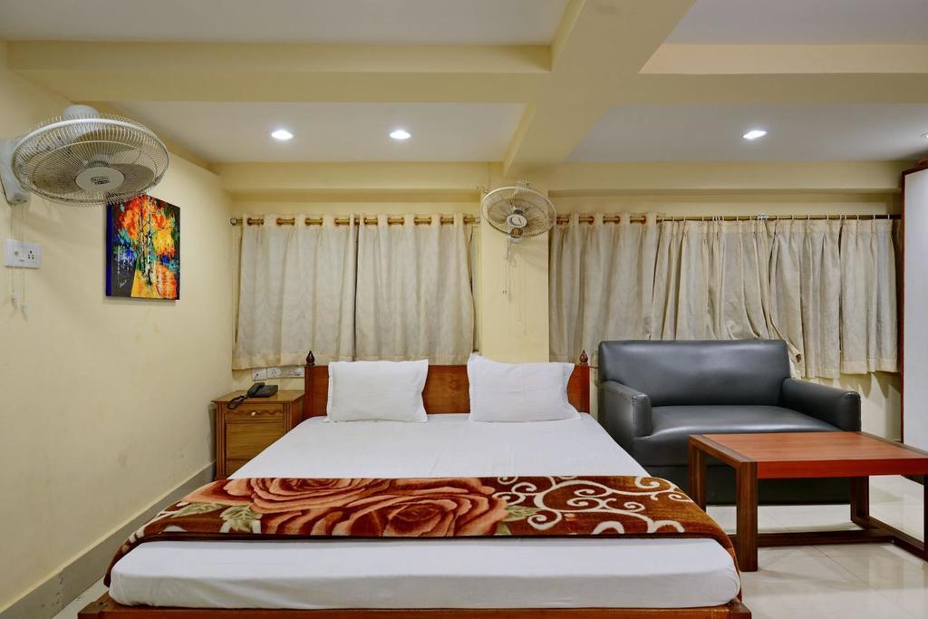 Marina Beach House Hotell Puri Exteriör bild