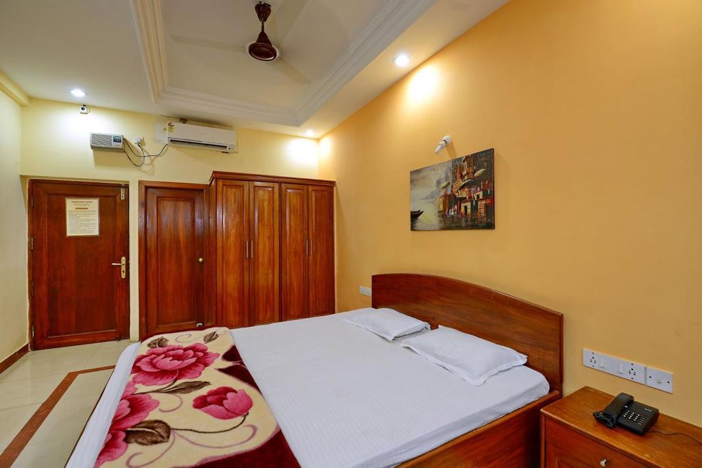 Marina Beach House Hotell Puri Exteriör bild